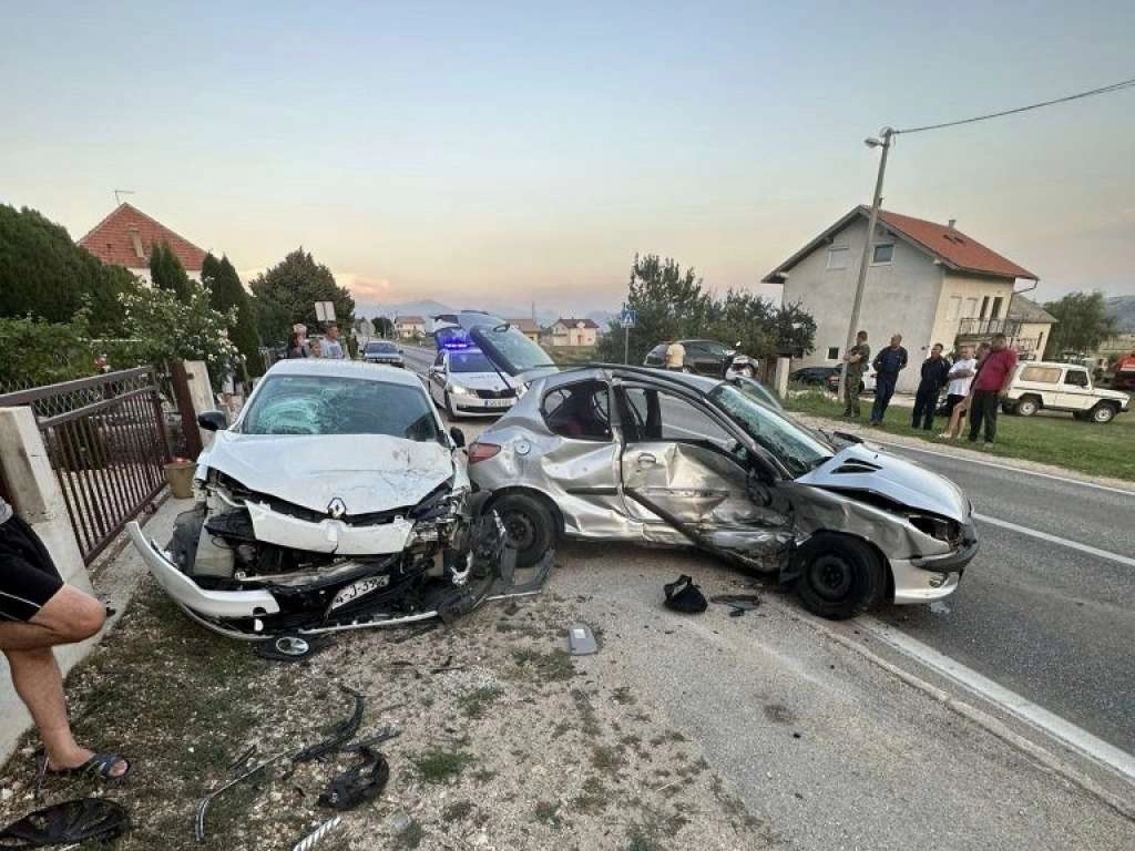 U prometnoj nesreći kod Zenice jedna osoba teže povrijeđena